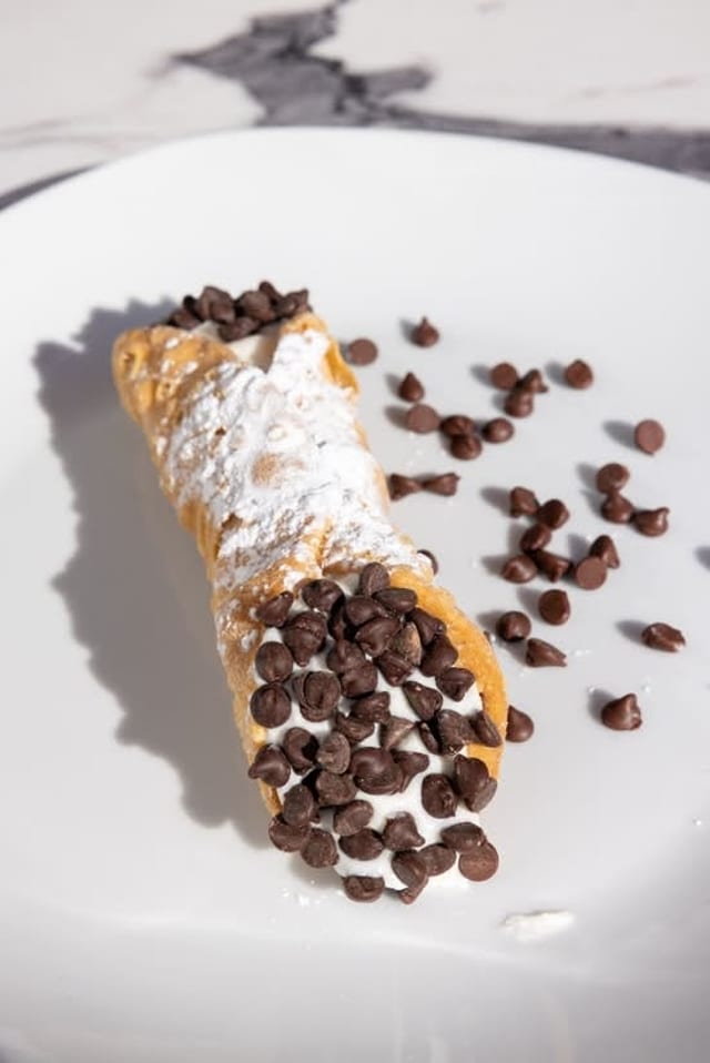Cannoli.